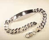 Silver armband med gravyr platta