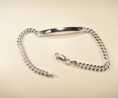 Silver armband med gravyr platta