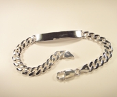 Silver armband med gravyr platta