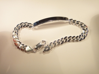 Silver armband med gravyr platta